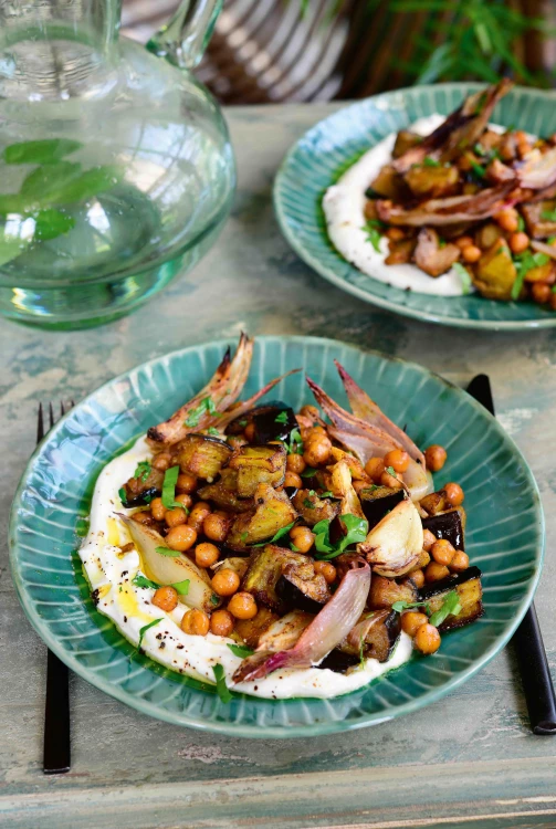 Aubergines met krokante kikkererwten