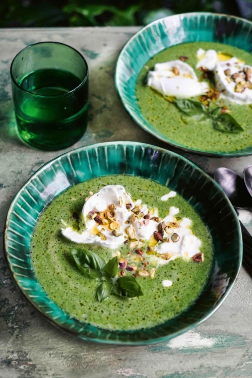 Groene gazpacho met burrata en pistacchio's