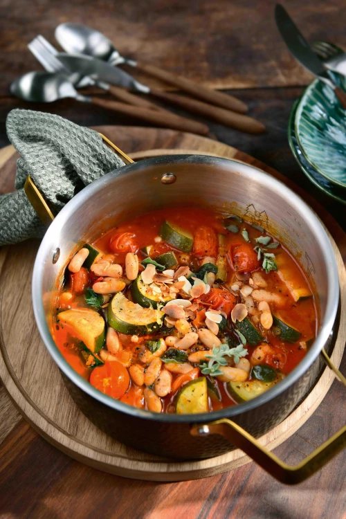 Stoofpotje met courgette, kerstomaatjes en witte bonen