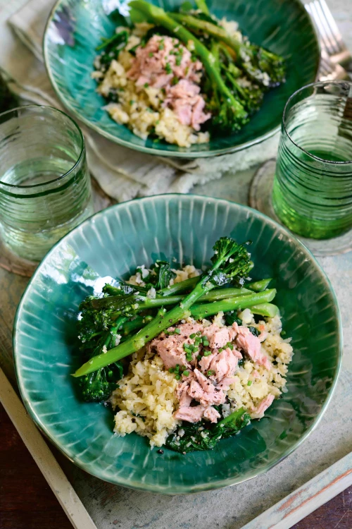 Bloemkoolrijst met broccolini en tonijn (keto)