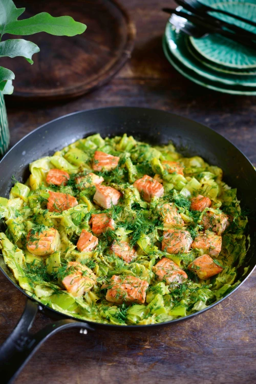 Romige kokosprei met zalm en curry (keto)