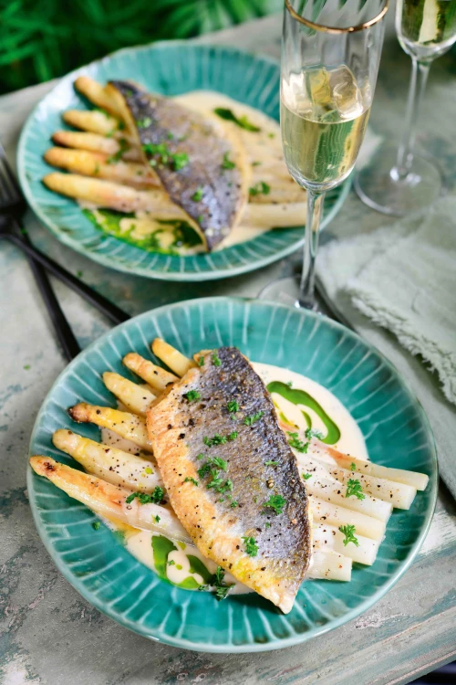 Zeebaars met witte asperges (keto)