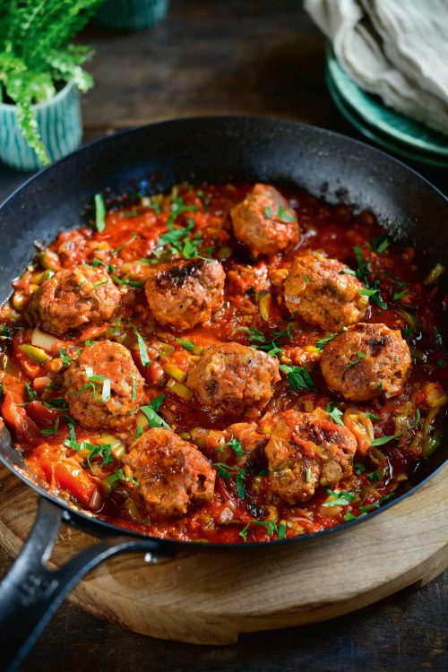 Gehaktballetjes in paprikasaus met prei en tomaat (keto)
