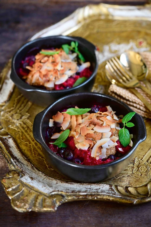 Frambozen & blauwe bessen met kokoscrumble