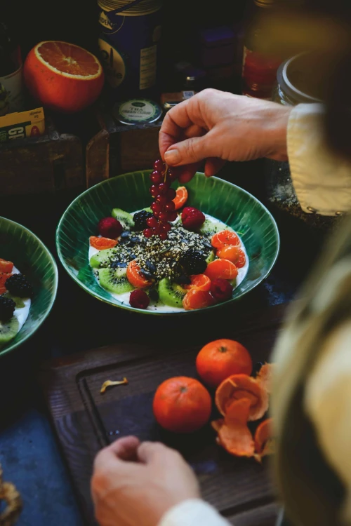 Fruitontbijt met yoghurt en zaden
