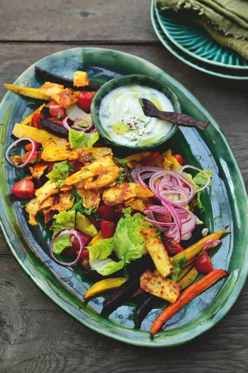 Krokante dunne halloumi met wortelfrietjes en sla