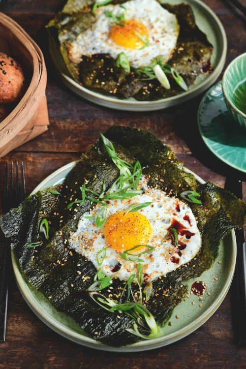 Krokant norivel met spiegelei en sesam (keto)