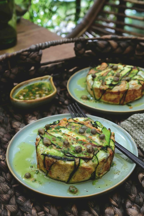 Terrine van tonijn en courgette met kappertjessaus (keto)