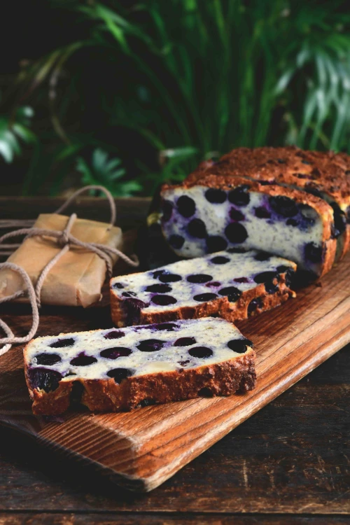 Ricotta-ontbijtcake met appel, blauwe bessen en macadamia