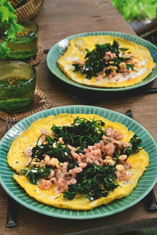 Omelet met noordzeegarnalen en krokante peterselie (keto)