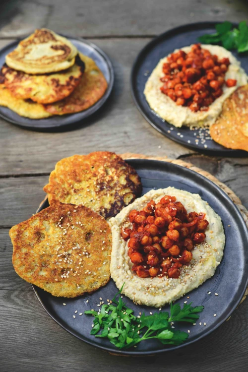 Kikkererwtenfestijn met hummus en hartige pannenkoekjes