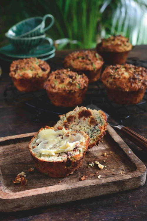 Muffins met kaas, olijf en spinazie (keto)