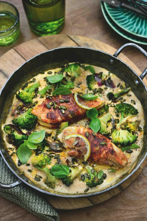 Kipfilet in spek met romige broccoli (keto)
