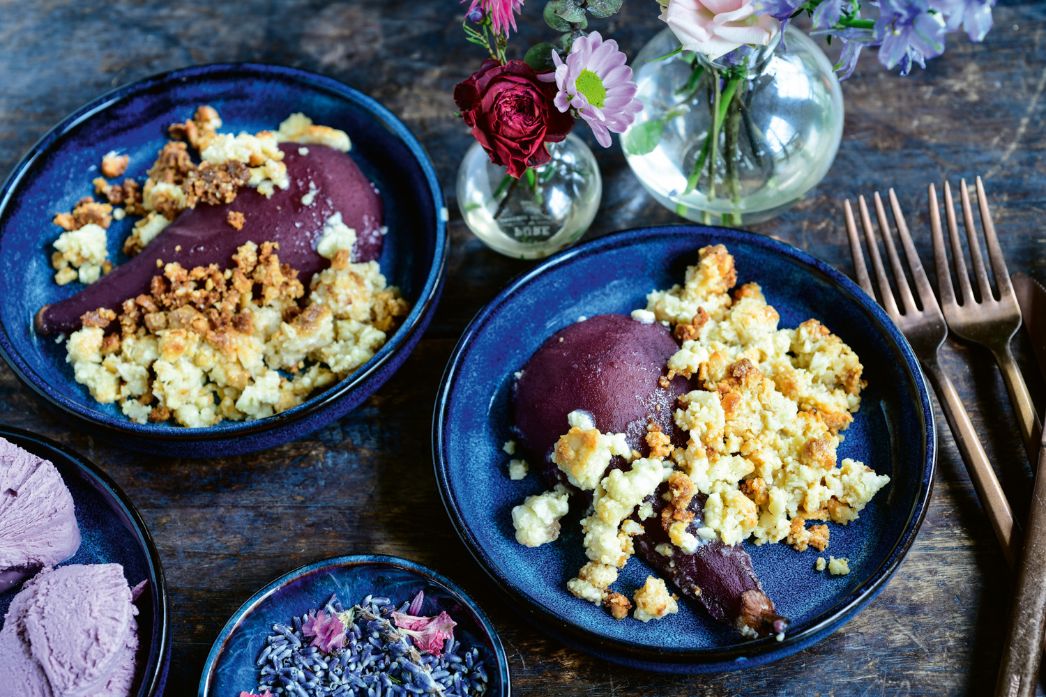 Poached pears in red wine | Pascale Naessens